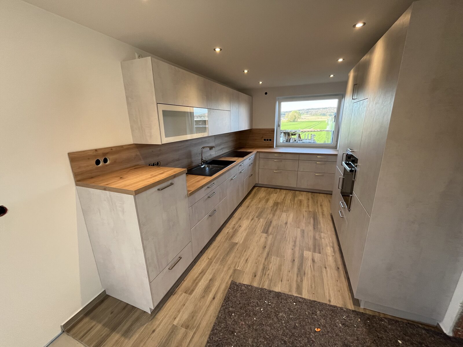 U-Küche in Betonoptik – Privatküche in Blindheim